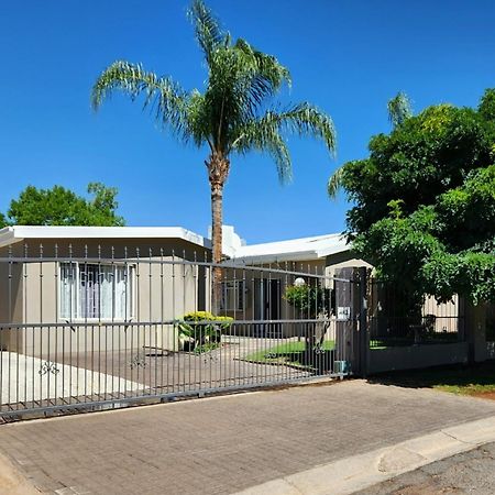 Green Kalahari Guesthouse Upington Eksteriør bilde